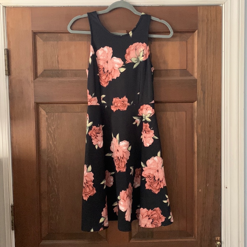 LIKE NEW Soprano Floral Dress